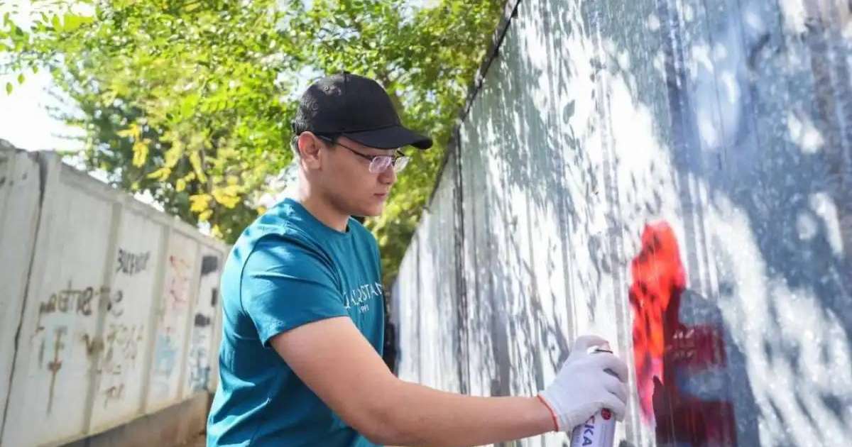 Colman Domingo and Jude Law at amfAR’s Venice Gala
