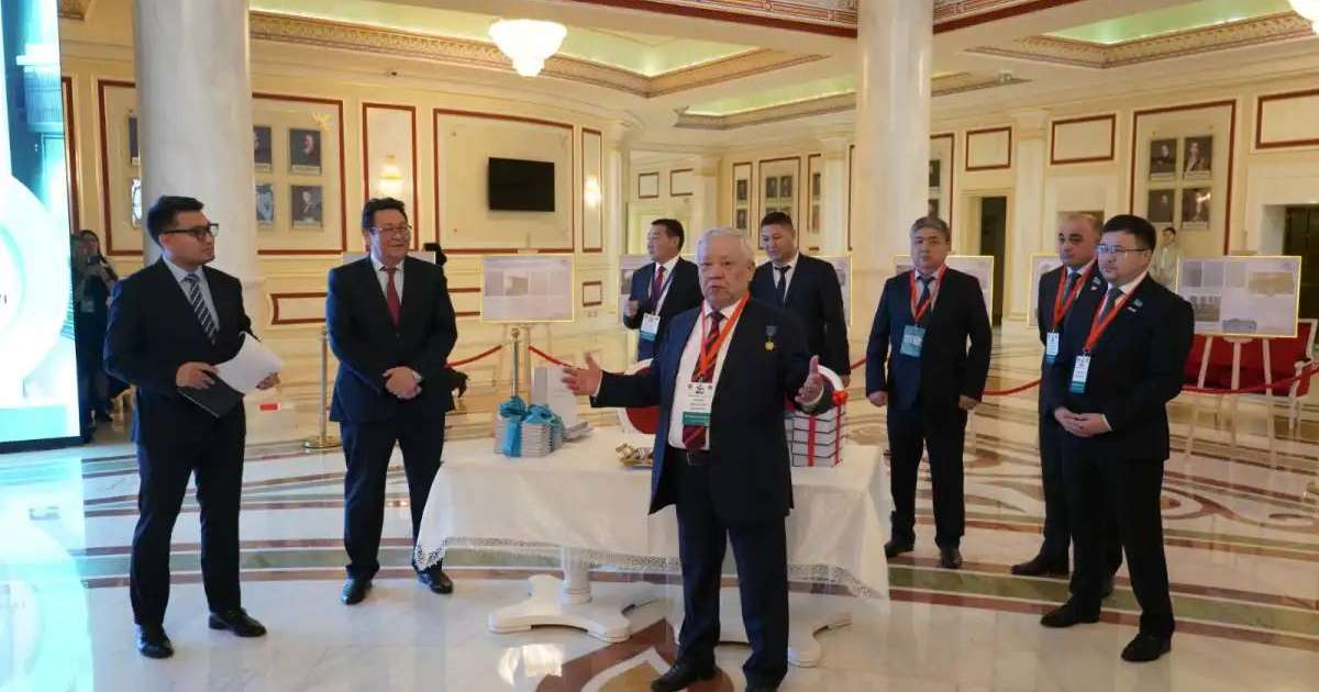 Colman Domingo and Jude Law at amfAR’s Venice Gala