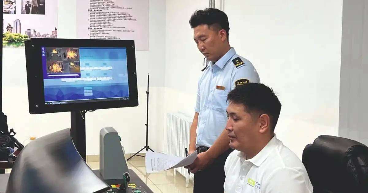 LRT пойыздарының операторлары Қытайда оқытудың екінші кезеңін аяқтады