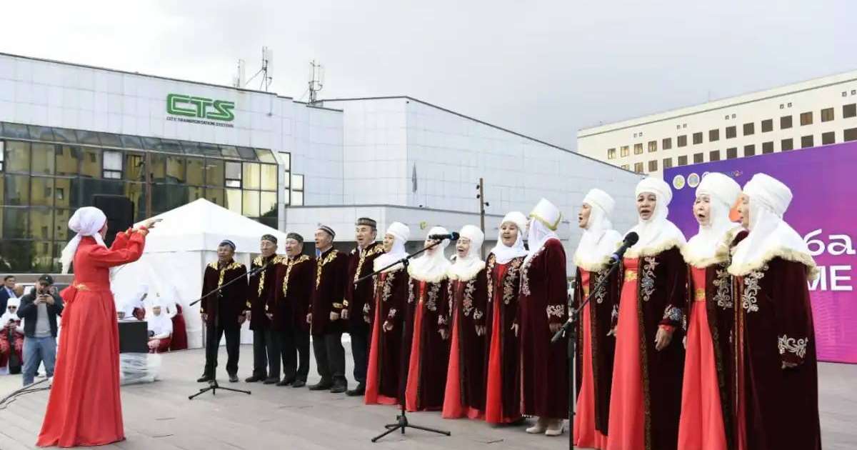 Colman Domingo and Jude Law at amfAR’s Venice Gala
