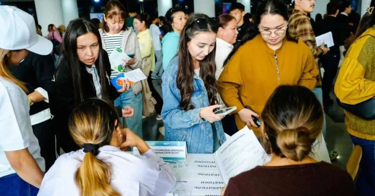 «Жастарға жұмыс»: Астанада өткен жәрмеңкеде 1000-нан астам бос орын ұсынылды