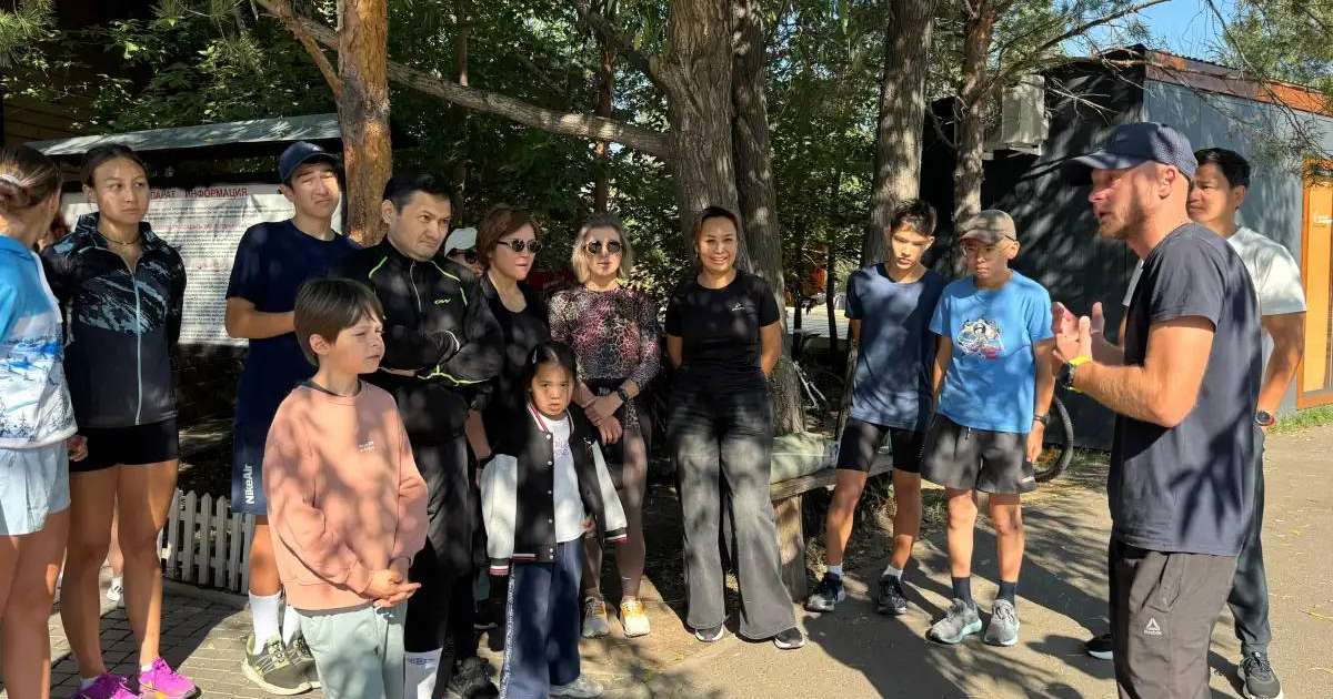 «Таза Қазақстан»: елордалық спортшылар шаңғы-роллер жолы аумағын тазартты