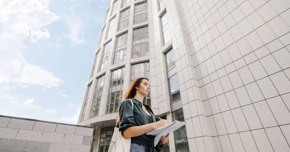 Назарбаев университетінің студенті жатақхананың 12-қабатынан құлап, көз жұмды