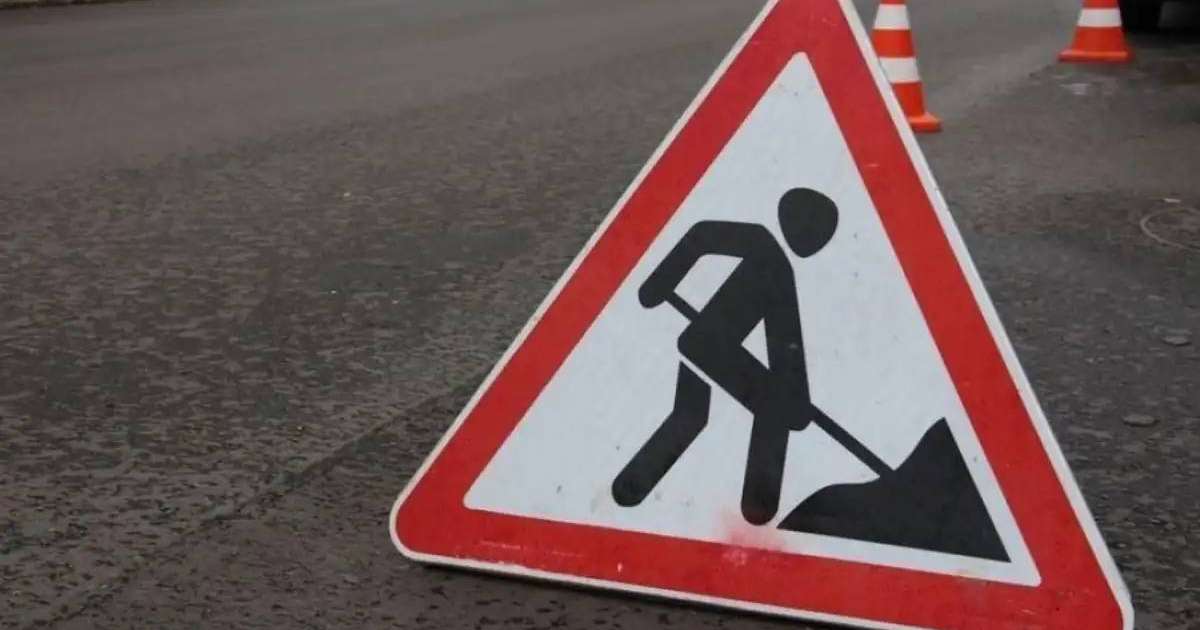 «Бір адам қайтыс болды»: Елордада жол жөндеп жүрген екі адамды көлік қағып кетті