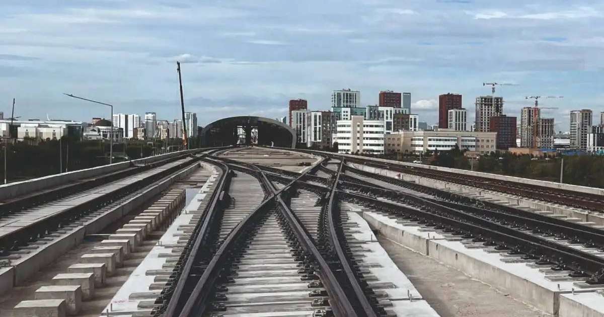 Астанада LRT негізгі желісінде рельстерді төсеу жұмыстары аяқталды