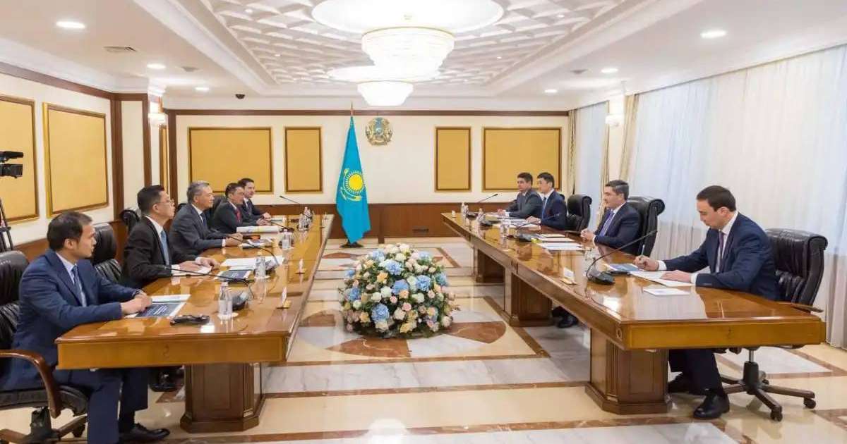 Олжас Бектенов Proton Holdings басшысымен елімізде электромобиль шығару жоспарын талқылады