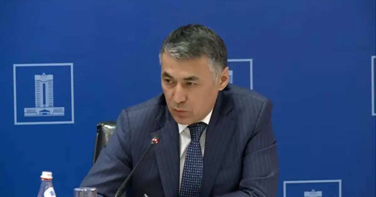 «Пластиктік ыдыстан басқа не өндіреді»: Қазмұнайгаз төрағасы жауап берді