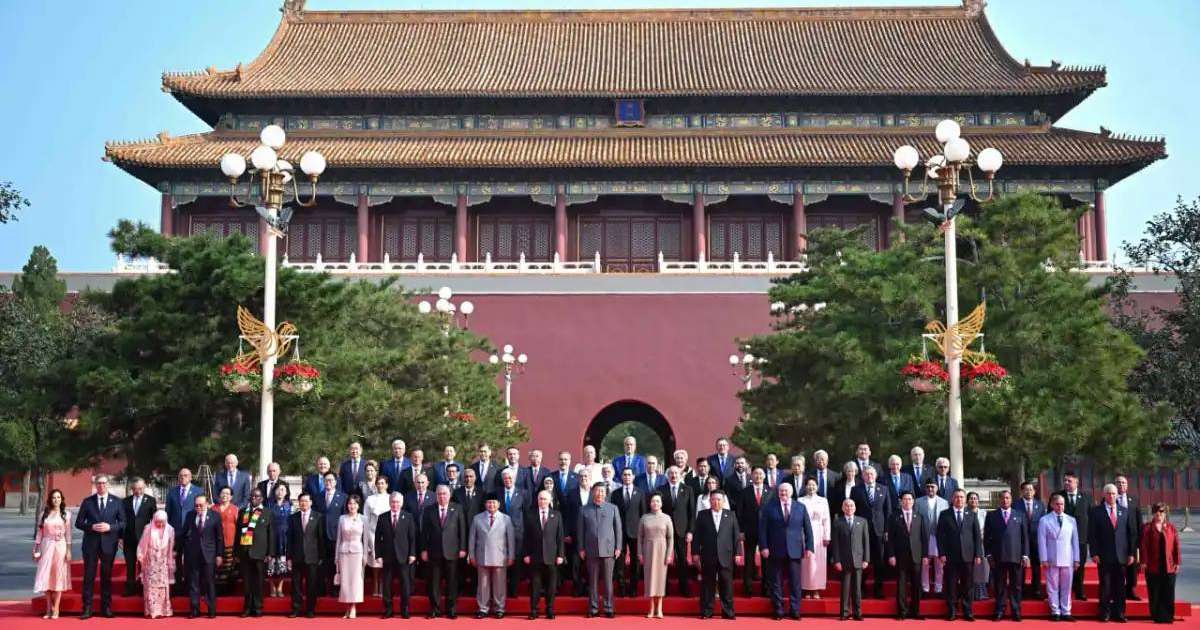 Тоқаев Қытайдағы әскери парадты тамашалады (ФОТО)