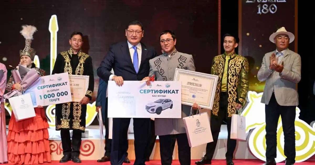 «Адамзаттың Абайы» атты ақындар айтысында Мақсат Ақанов жеңімпаз атанды