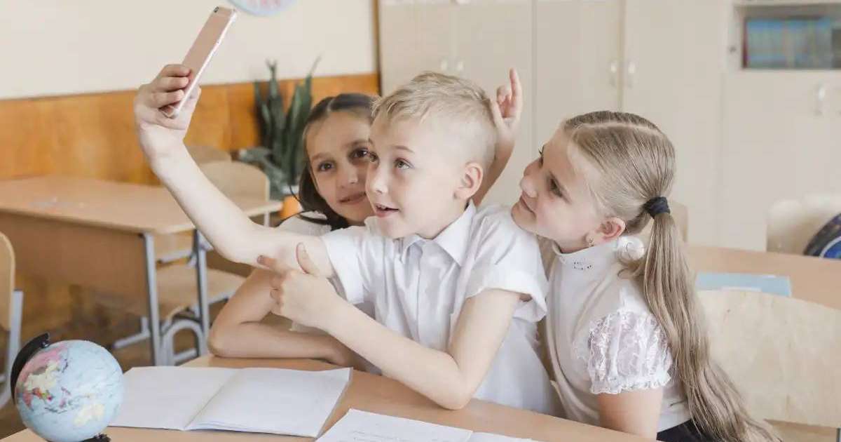 Қоғамдық көліктен балаларды түсіруге тыйым салынды