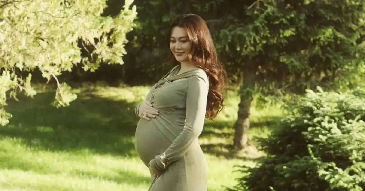 «Бөпеміздің өмірге келуіне санаулы күндер қалды»: Ерке Есмахан оқырмандарына жүрекжарды жазба арнады