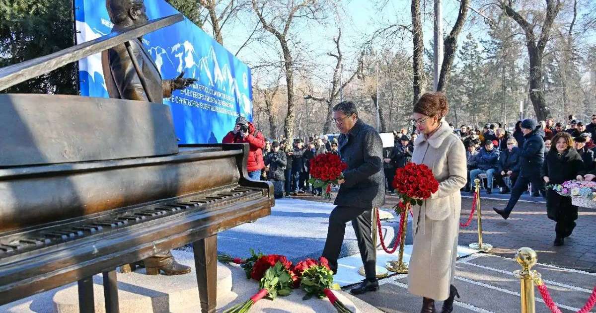 Алматыда Ермек Серкебаевқа арналған  ескерткіш ашылды