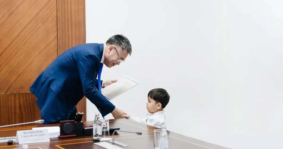 Қоқыс жинап, қошеметке бөленген «кішкентай эколог» Президенттен алғыс алды