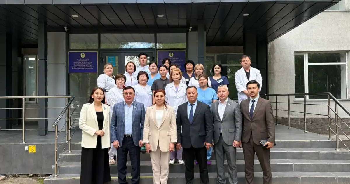 Сенат депутаттары елордалық ұйымдардың ұжымдарымен кездесті