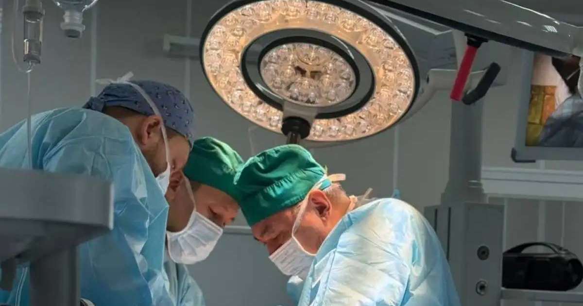 Дәрігерлер бір мезгілде жүрекке ота жасап, бүйректі алып тастады