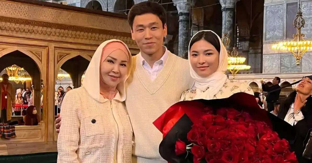 «Алла сауаптан жазсын»: Айнұр Тұрсынбаеваның ұлы мен қызы ауызашар берді