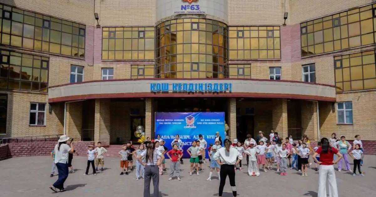 Лагерьде балаларға қолөнер және ағаш өңдеу бойынша дәрістер өтіп жатыр