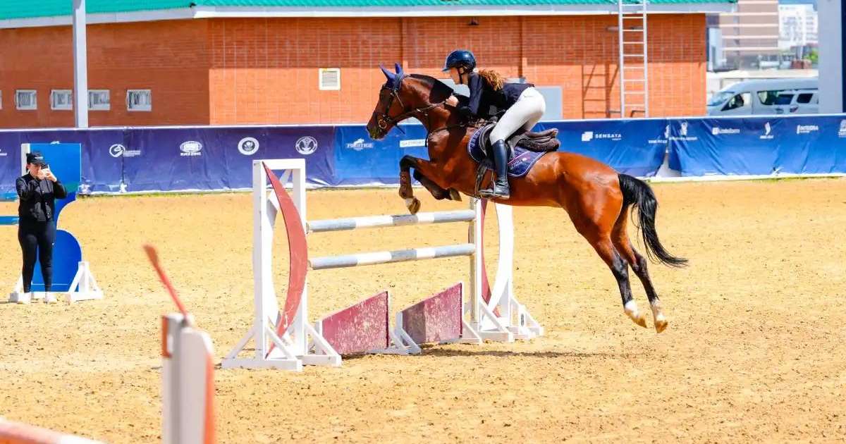 Астана қаласы конкурдан Қазақстан кубогын қабылдап жатыр