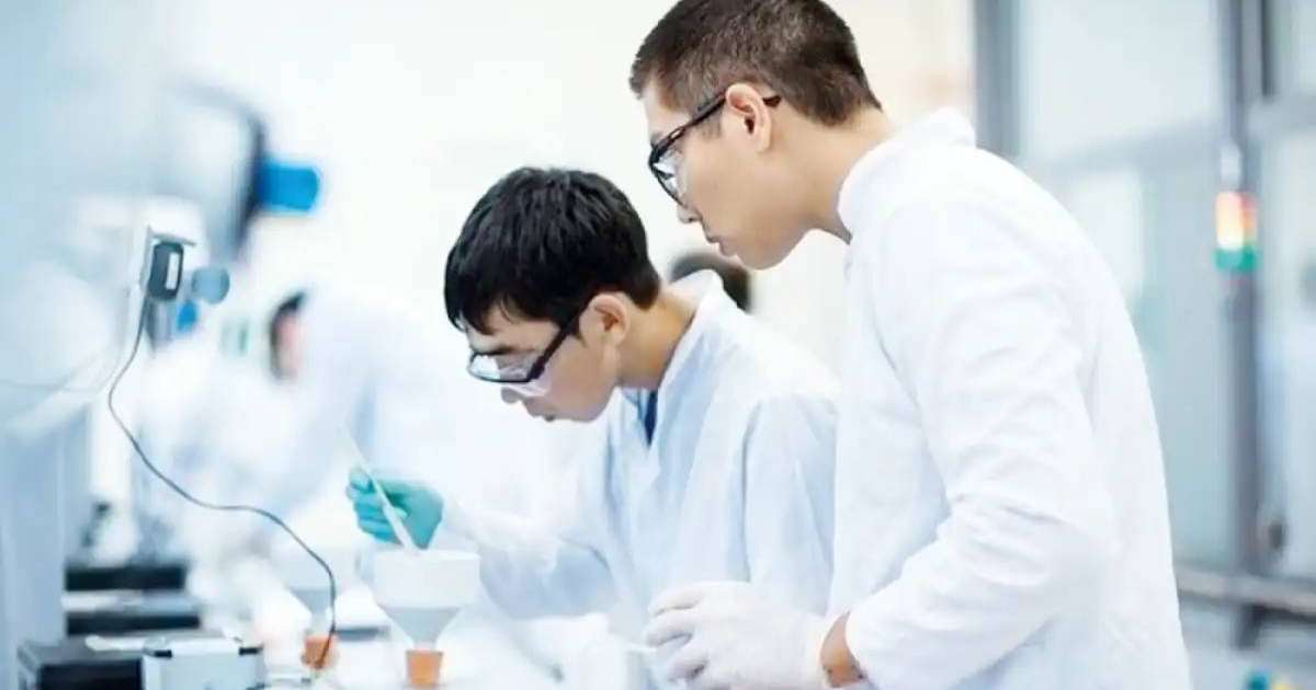 12 сәуір – Ғылым қызметкерлері күні