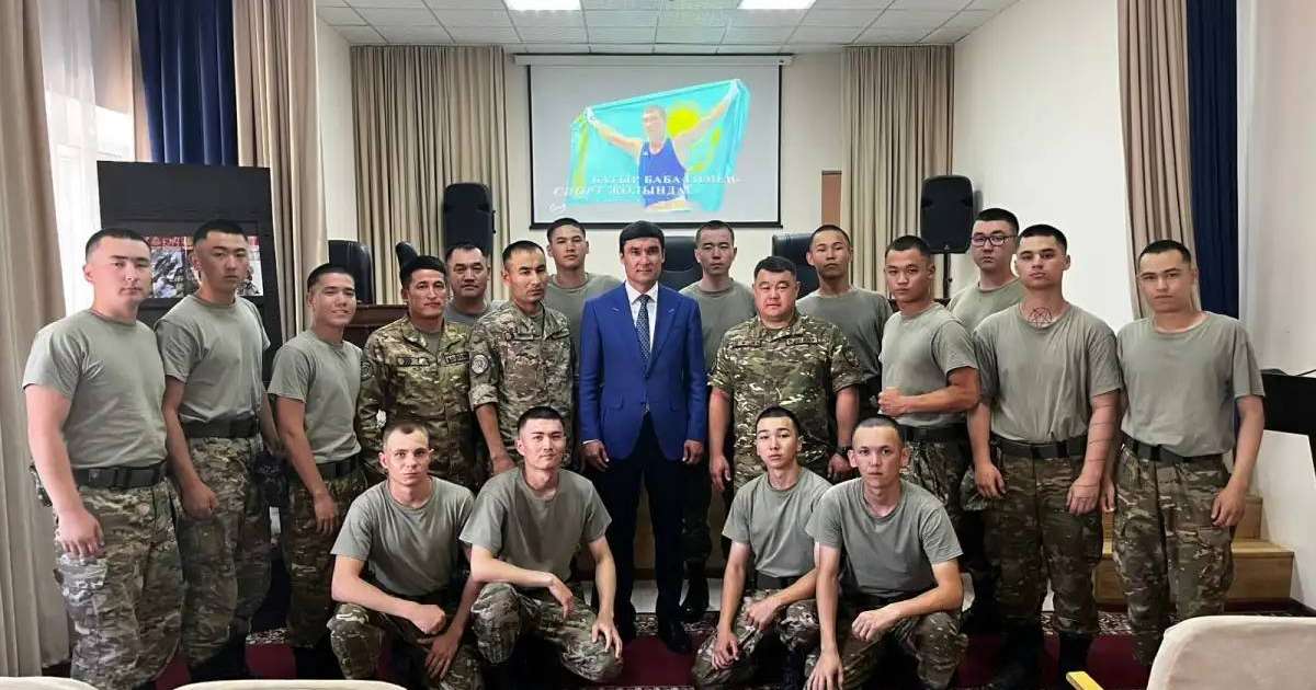Олимпиада чемпионы Серік Сәпиев әскери бөлімде қонақта болды