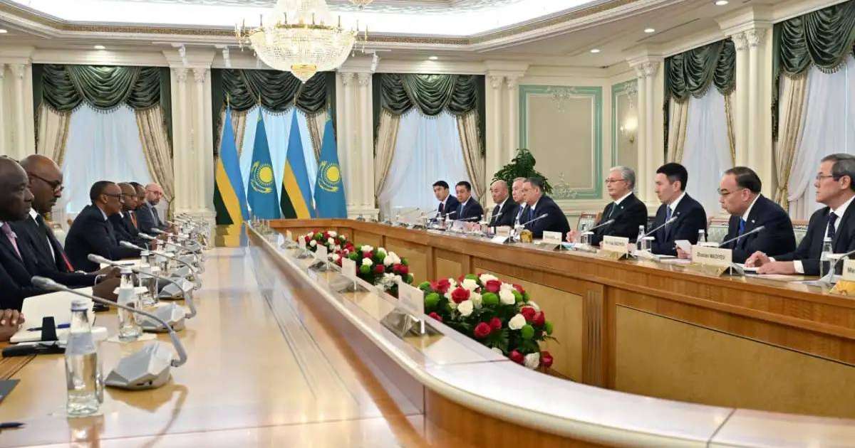 Тоқаев пен Кагаме кеңейтілген құрамда келіссөз жүргізді