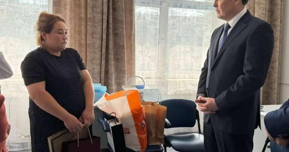 Төрт бөлмелі пәтер: автобус апатында аяғынан айырылған қыздың отбасына қандай көмек көрсетіледі