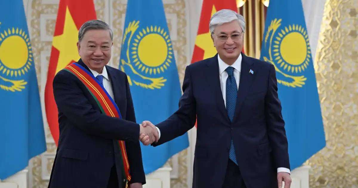 Президент То Ламды І дәрежелі «Достық» орденімен марапаттады