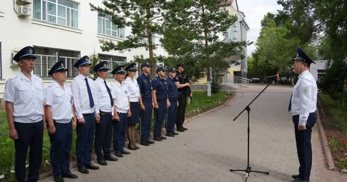 Полицейлер қызметте қаза тапқан әріптестерінің рухына тағзым етті