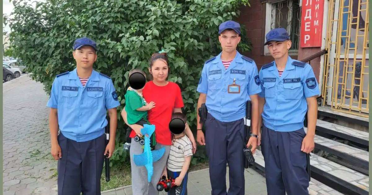 Әскери қызметшілер жоғалған баланы тауып, анасына табыстады