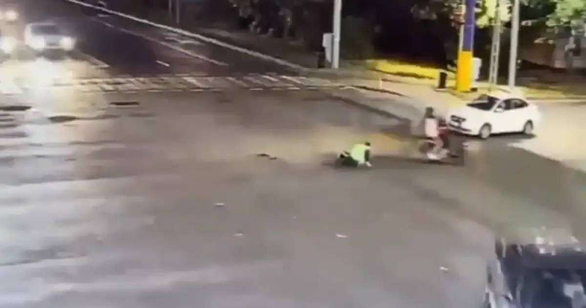 Полиция қызметкерін әдейі соққан мопед жүргізушісі жазаланды