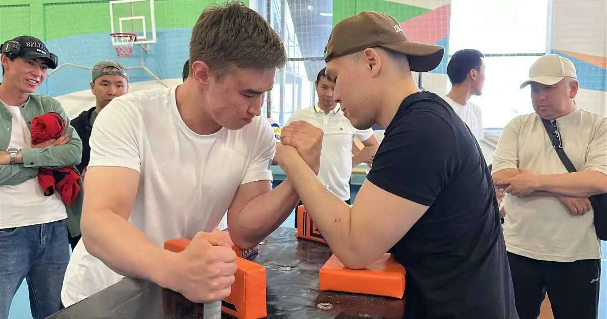 Астанада қол күресінен ашық турнир өтті