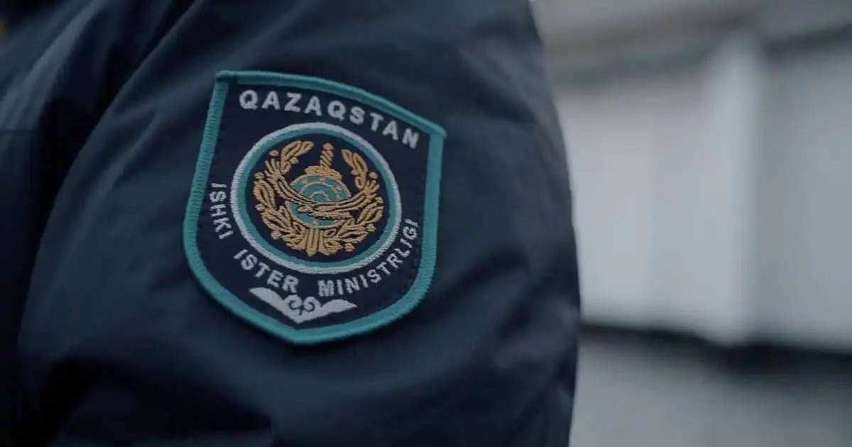 Полиция қызметкерлері қан тапсырды