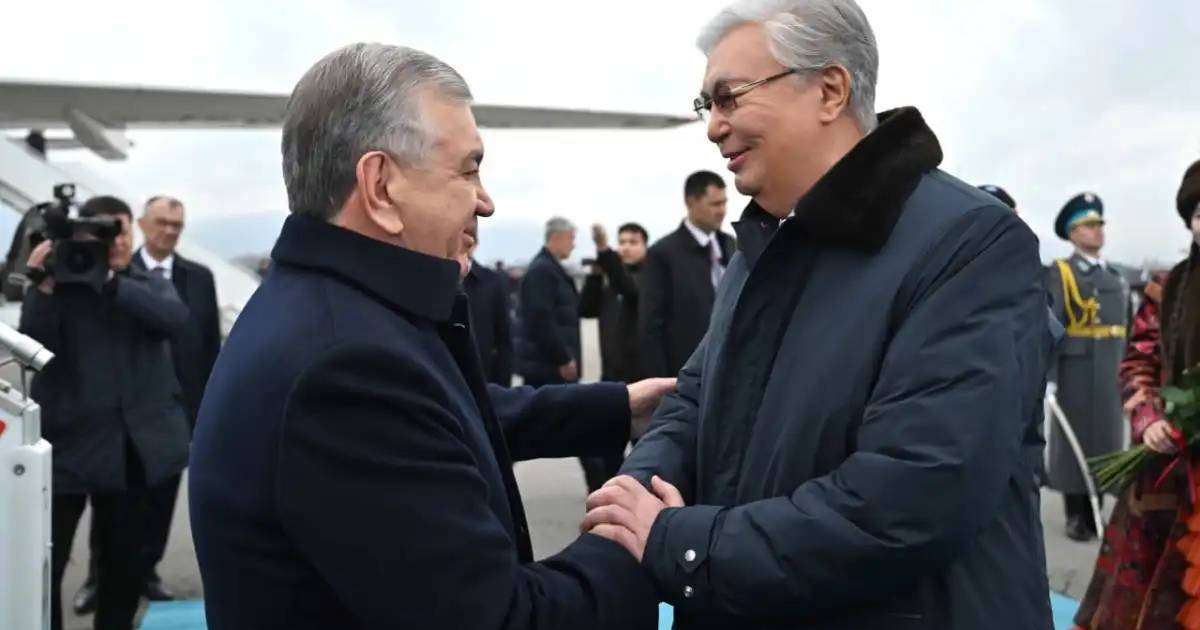 Президент Шавкат Мирзиёевті әуежайдан қарсы алды