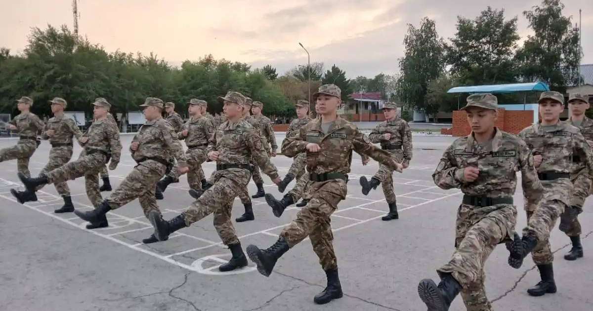 Әскерге шақырылған жастар Қарағандыға барды