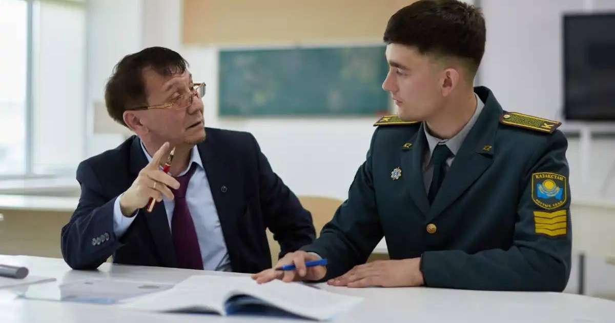 Ұлттық ұлан курсанты оқулық әзірледі