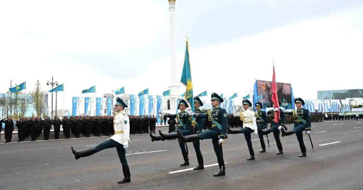 Астанада Жеңістің 80 жылдығына арналған әскери парад басталды