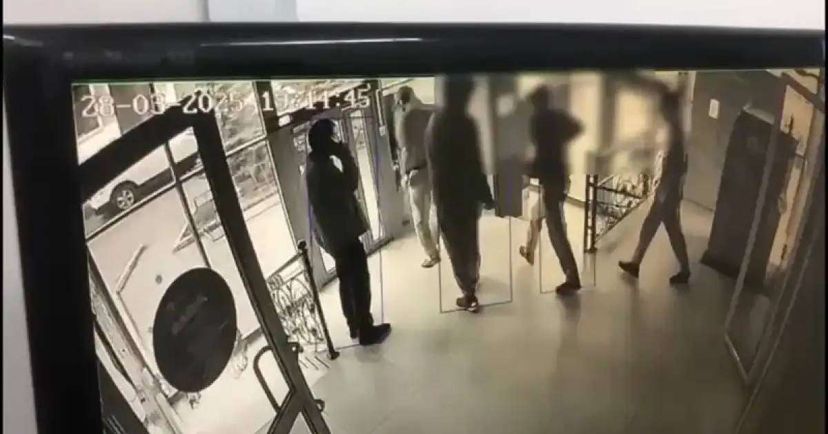 Оралда терминалдан ақша ұрлаған күдіктілер ұсталды