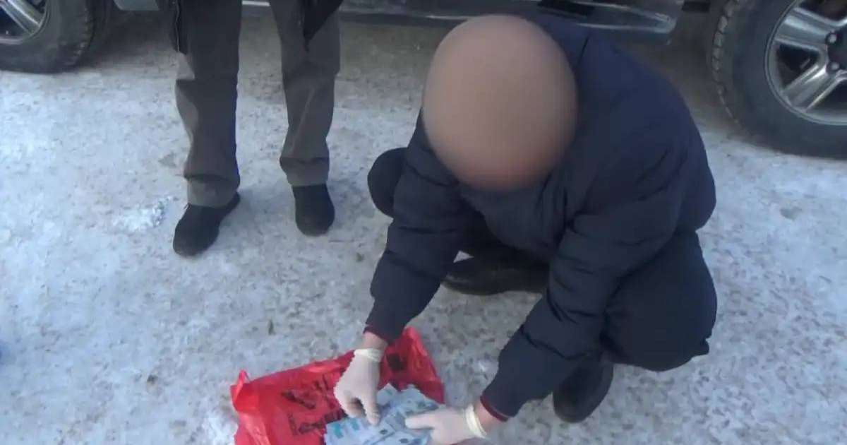 Қарағандыда департамент басшысы пара алды деген күдікке ілінді (ВИДЕО)