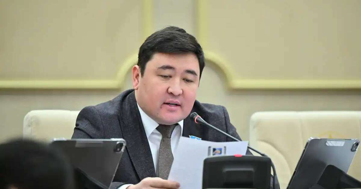 «Басы бар, аяғы жоқ әрекет»: депутат Сәрсенғалиев қоқысты сұрыптау жүйесін сынады