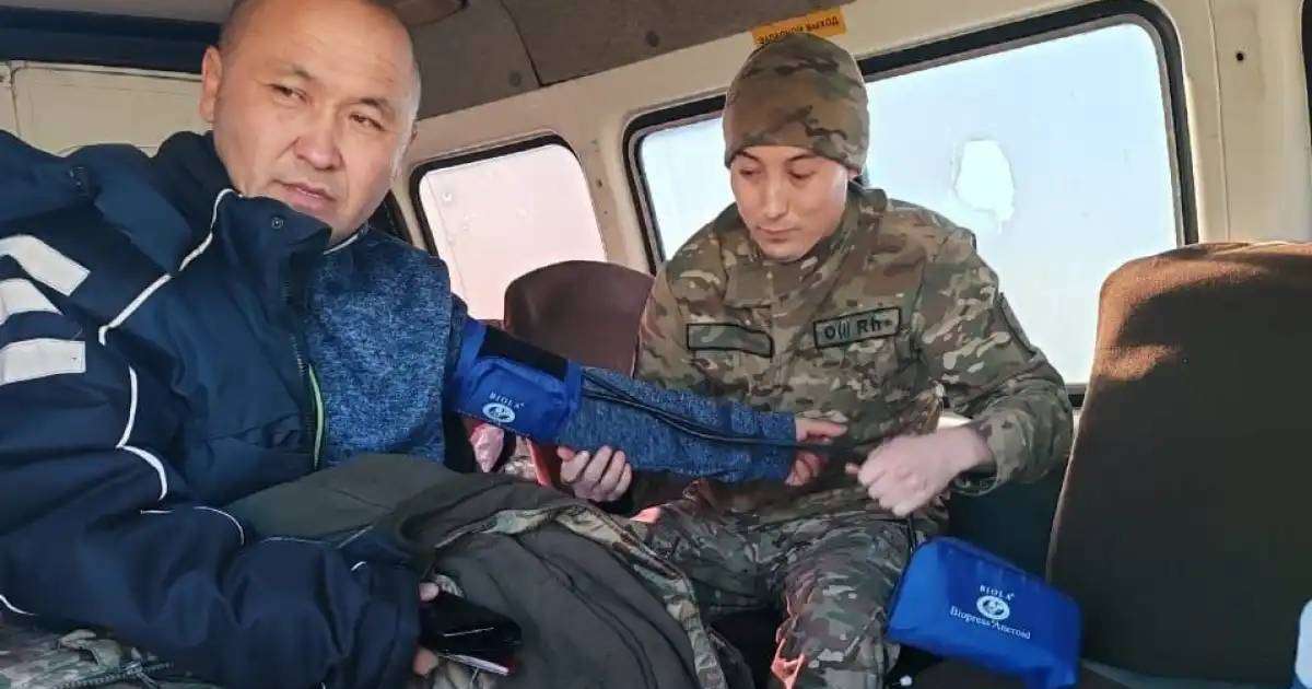 Әскери қызметші жол апатынан зардап шеккендерге көмек көрсетті