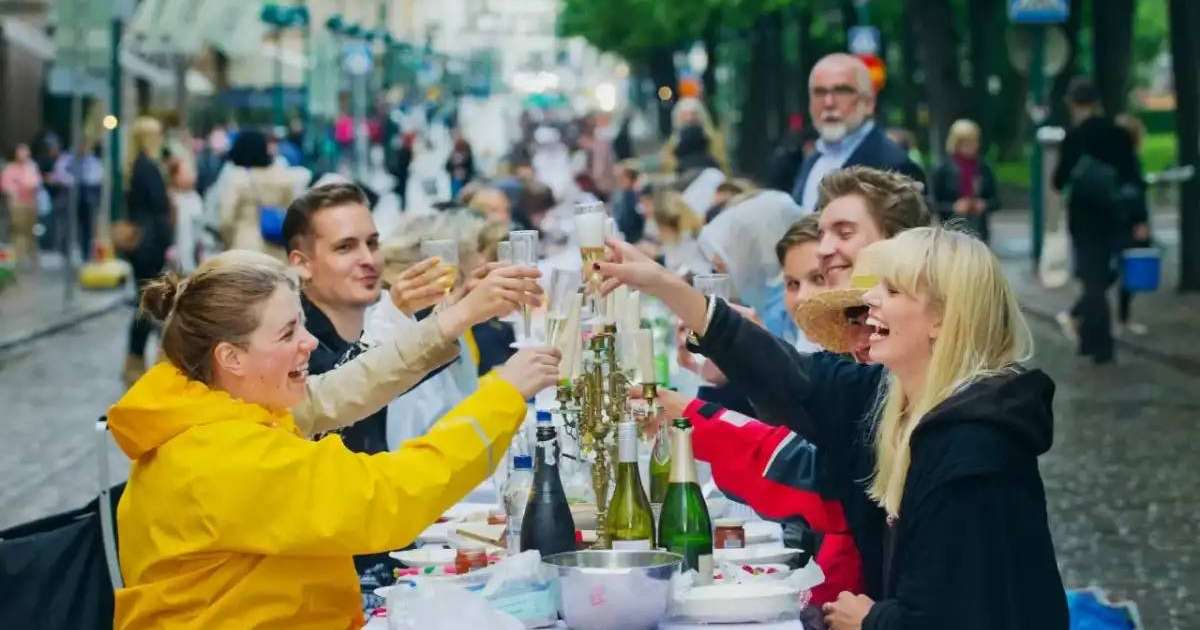 Әлемдегі ең бақытты елдер тізімі: Қазақстан нешінші орында