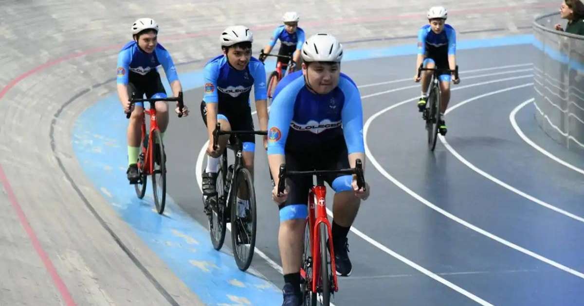 Велоспорт - баршаға: Астанада аутизмі бар балалар велотрекпен айналысады