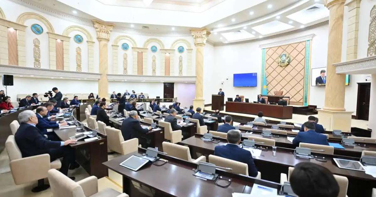 Мәулен Әшімбаев Сенаттың жылдық жұмысын қорытындылады