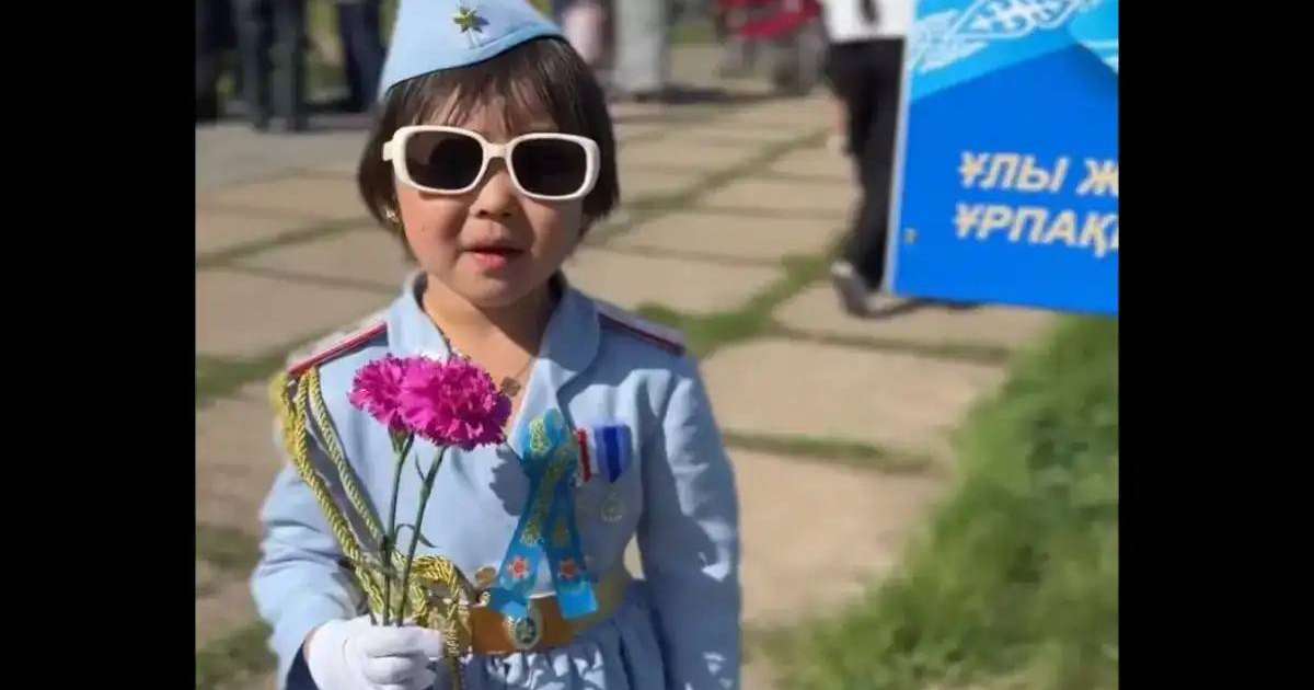 Әлия Молдағұловаға арналған өлең оқыған бес жастағы қыз көпшілікті тәнті етті