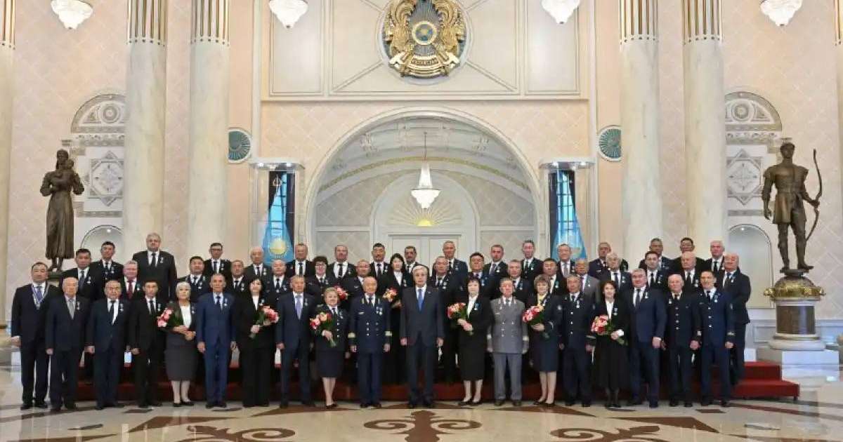Мемлекет басшысы астаналық көлік саласы қызметкерлерін марапаттады