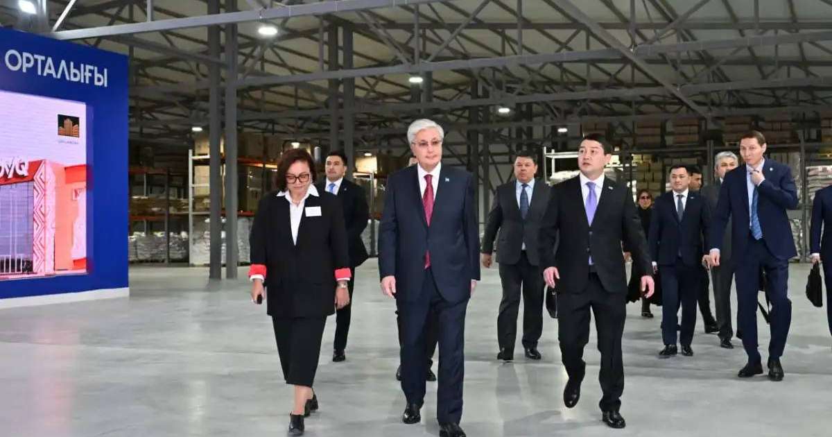 Тоқаев Ақтаудағы көтерме сауда-тарату орталығын аралап көрді