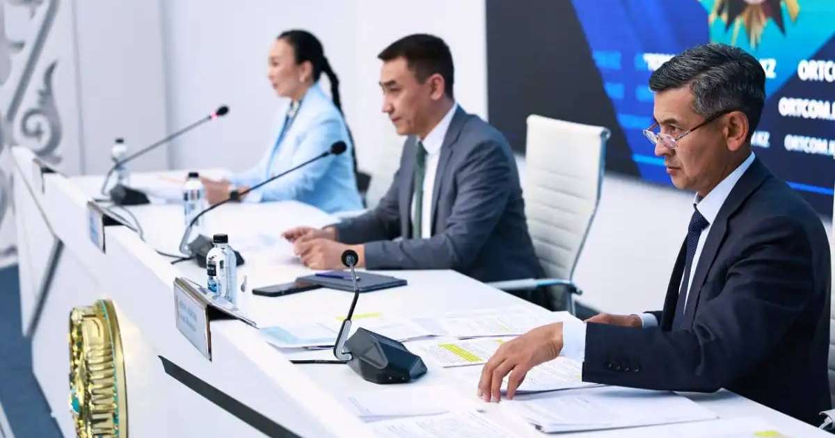 Colman Domingo and Jude Law at amfAR’s Venice Gala