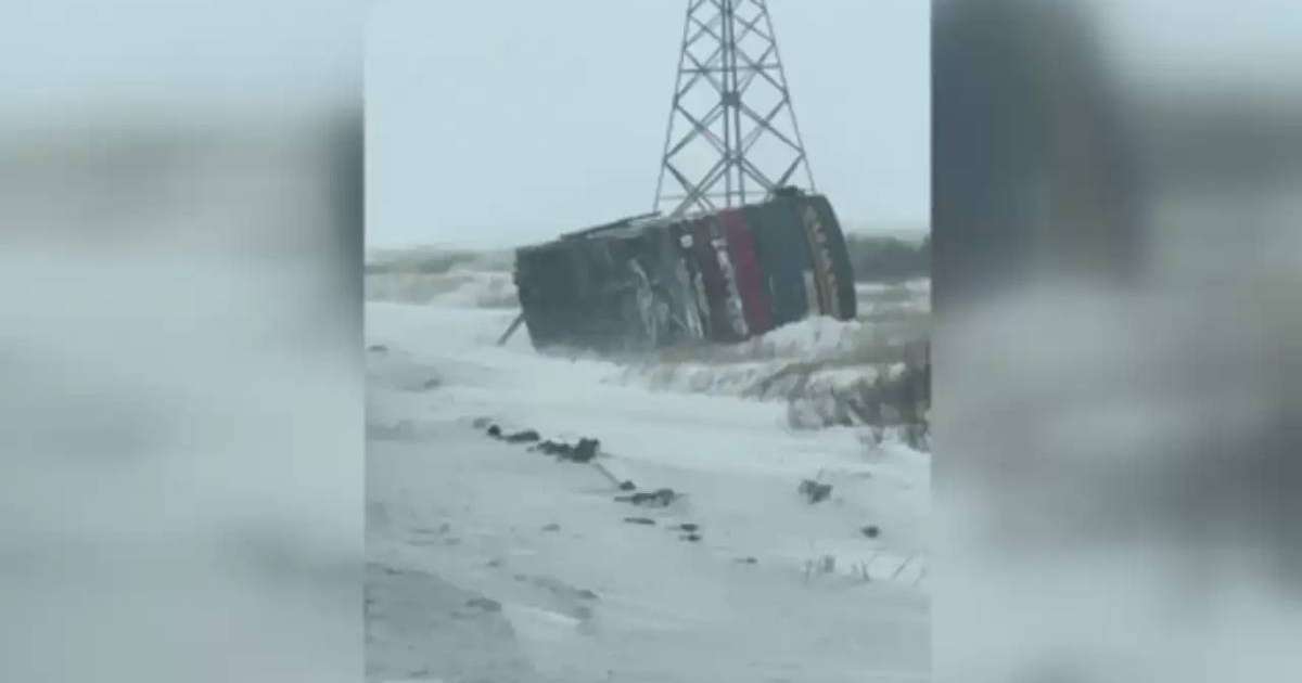 Қарағанды облысында қатты желден автобус аударылып қалды