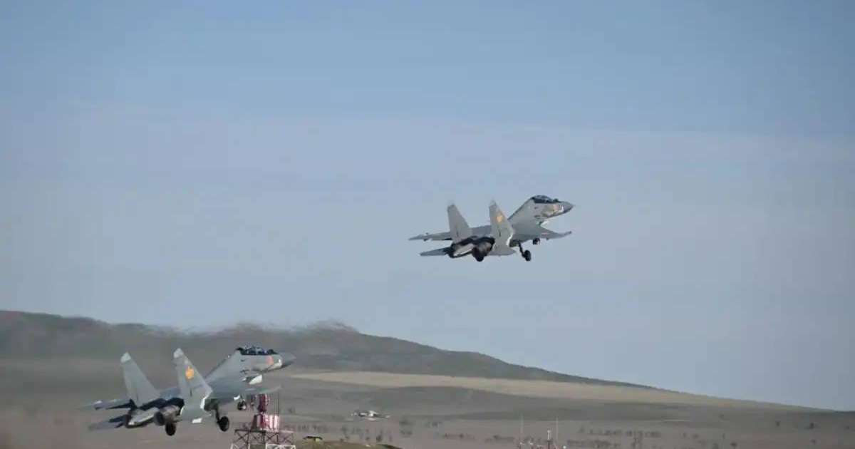 Әскери ұшақтар Астанадағы мерейтойлық шеруге дайындалып жатыр