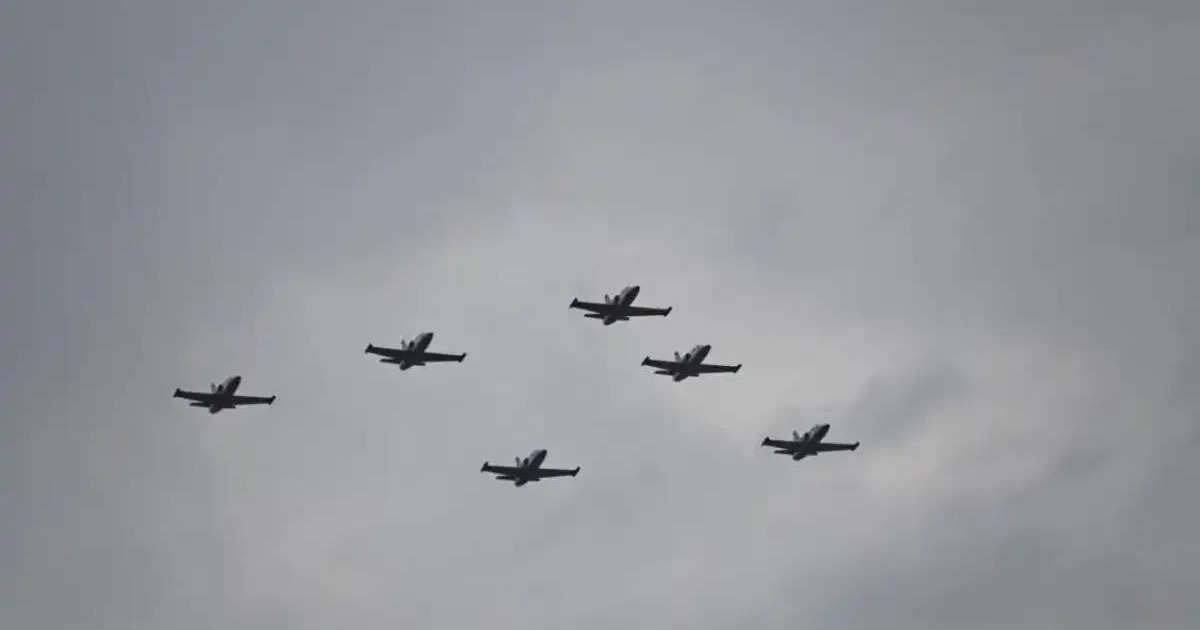 Жеңістің 80 жылдығы: Қарағандыда әскери авиация жаттығулары өтіп жатыр